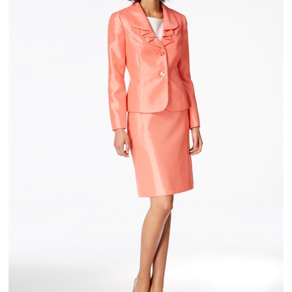 Le Suit -Exquisite Ladies Peach Dress Suit